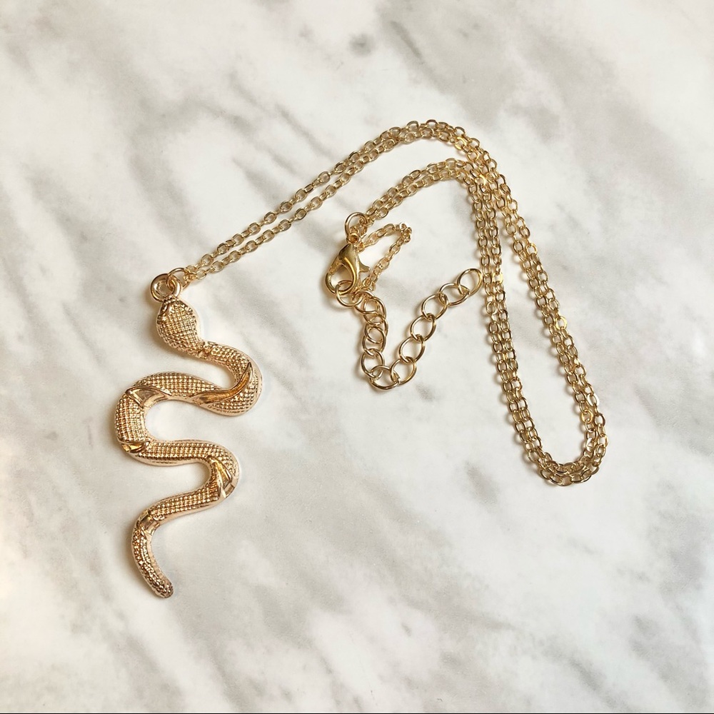 🎉 New Gold Snake Pendant Necklace
